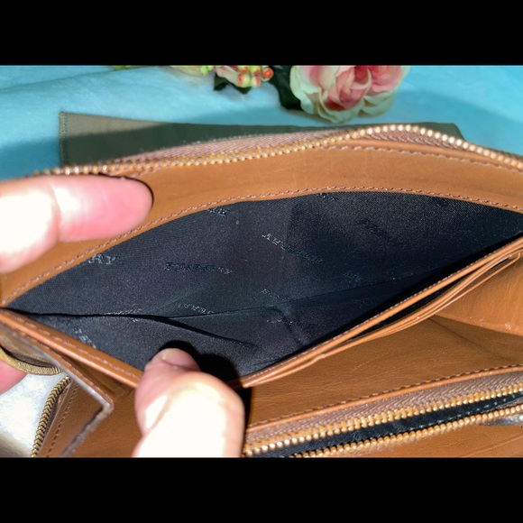 ✨BURBERRY zip wallet✨ - Picture 12 of 14